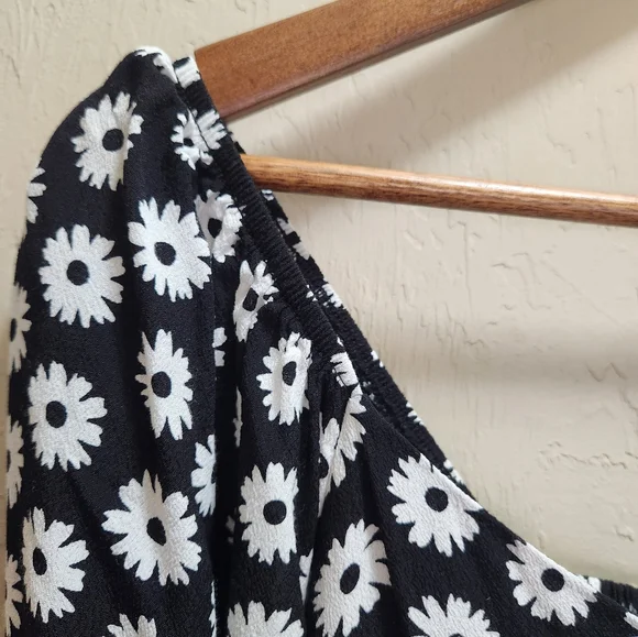 Forever 21 Black & White Floral Mini Dress - Picture 5 of 8